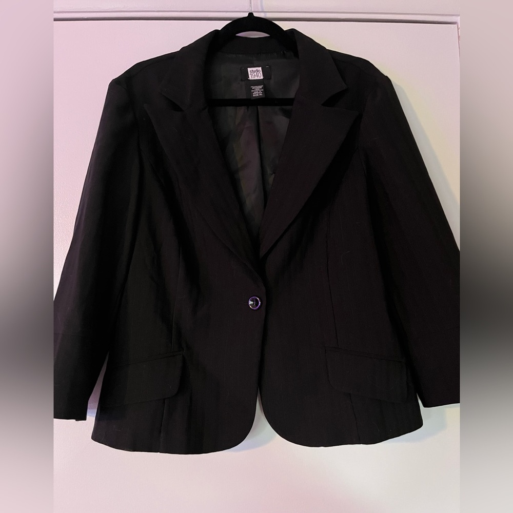 Black short one button blazer with 3/4 sleeves XL